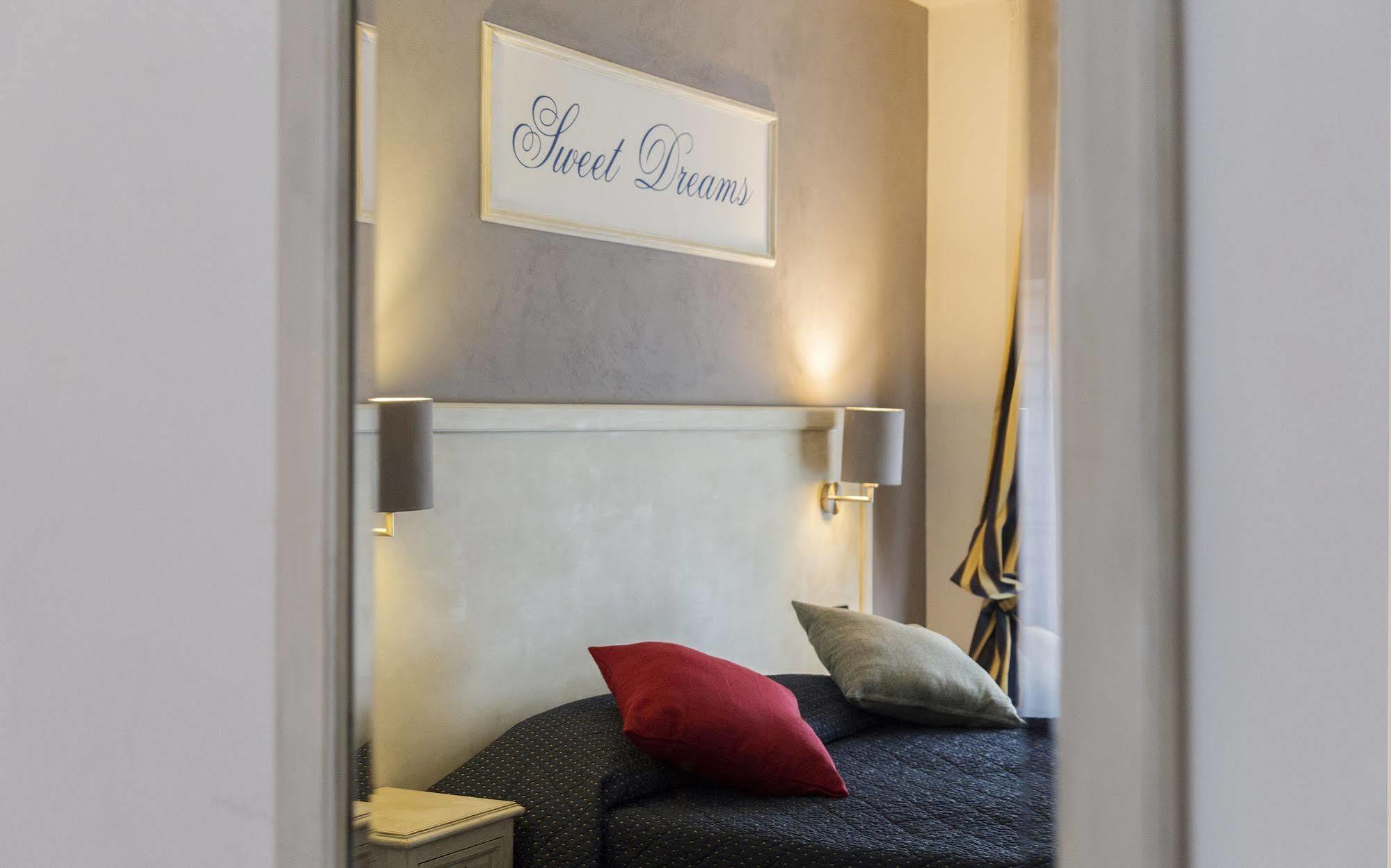 Inn Rome Rooms & Suites Exterior foto